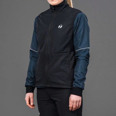 studiophoto of a woman wearing the Trimtex Ambition vest