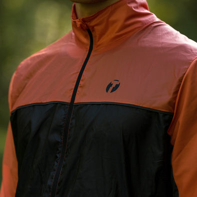 Detail of the chest area of the Fast running jacket